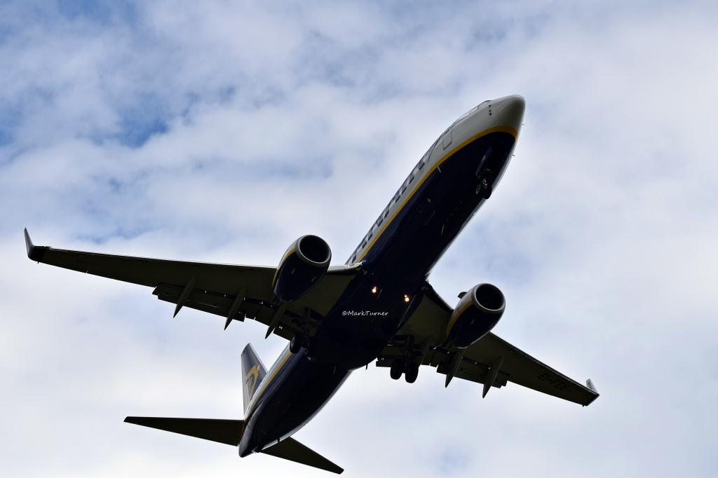 Photo of aircraft EI-FEE operated by Ryanair