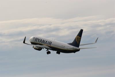 Photo of aircraft EI-EMO operated by Ryanair
