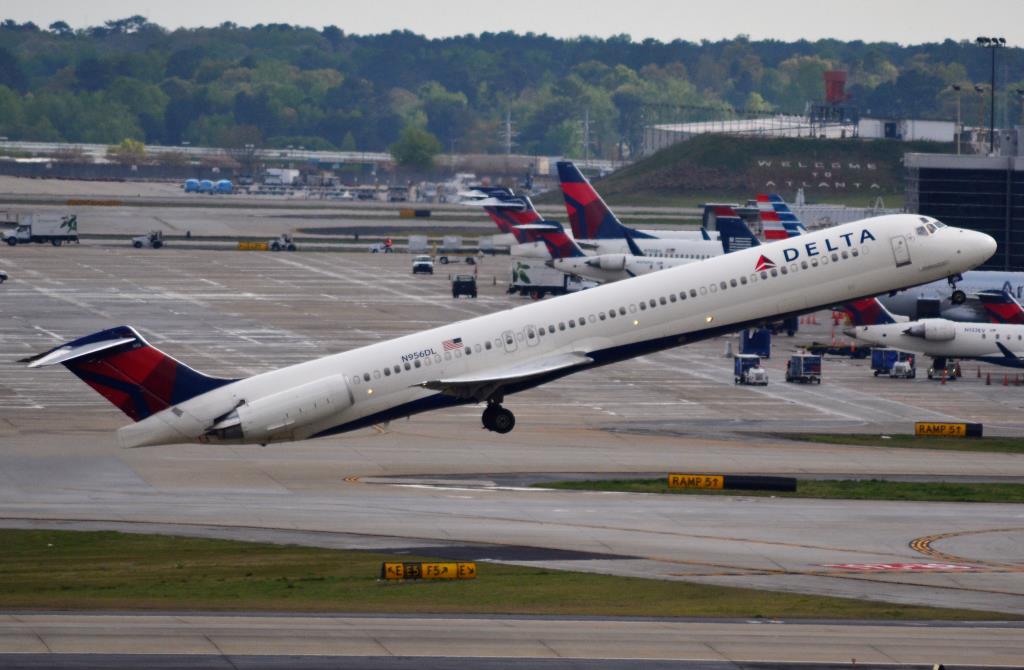 Photo of aircraft N956DL operated by Delta Air Lines