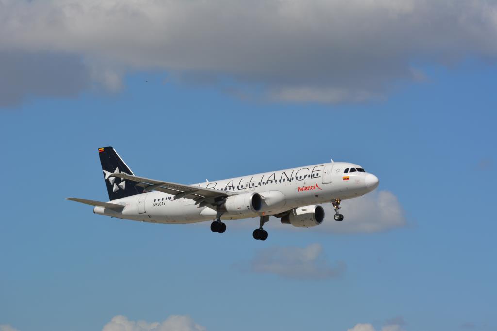 Photo of aircraft N536AV operated by Avianca