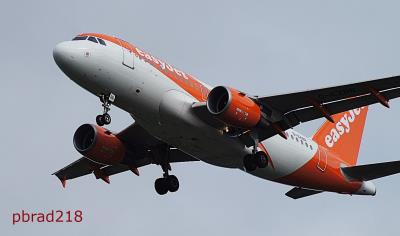Image of aircraft registration G-EZBR - A A319-111 operated by easyJet