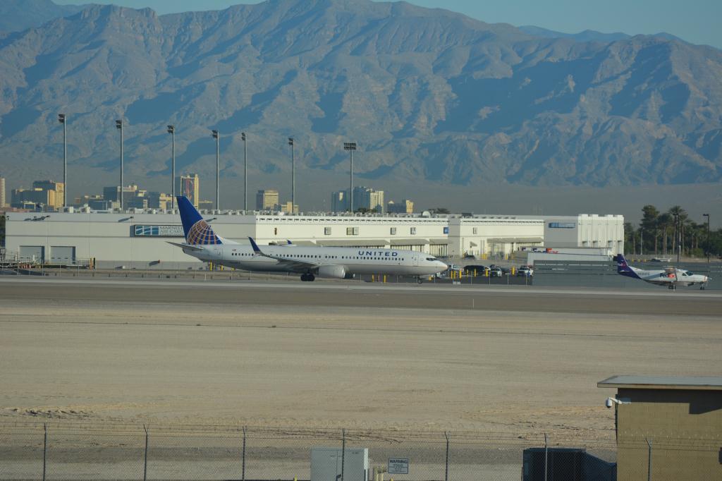 Photo of aircraft N62892 operated by United Airlines