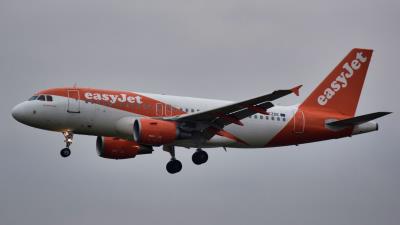 Photo of aircraft G-EZDE operated by easyJet