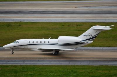 Photo of aircraft N750VP operated by CKE Restaurants Inc