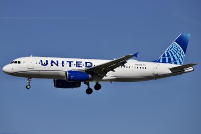 Photo of aircraft N451UA operated by United Airlines