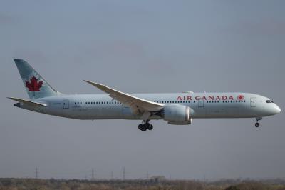 Photo of aircraft C-FRSE operated by Air Canada