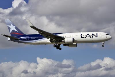 Image of aircraft registration CC-BDB - A 767-316(ER)(WL) operated by LATAM Airlines Chile