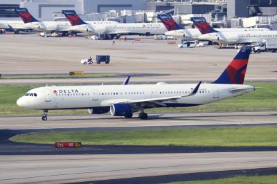 Photo of aircraft N383DZ operated by Delta Air Lines