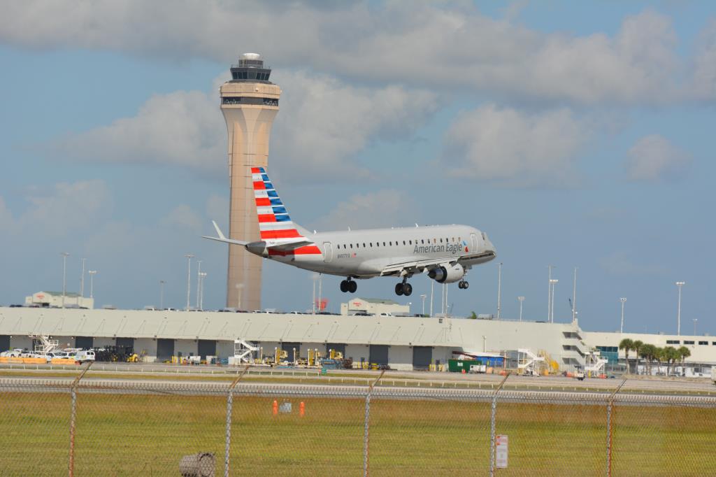 Photo of aircraft N407YX operated by American Eagle