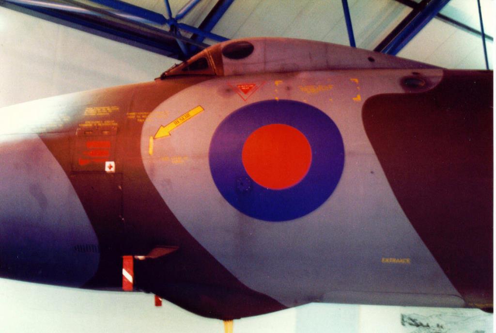 Photo of aircraft XL318 operated by Royal Air Force