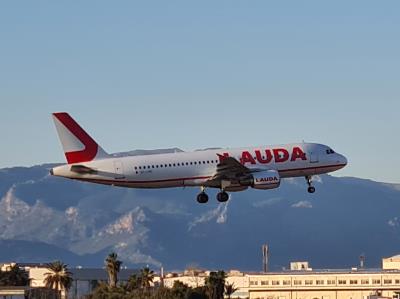 Photo of aircraft 9H-LMH operated by Lauda Europe