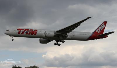 Photo of aircraft PT-MUA operated by LATAM Airlines Brasil