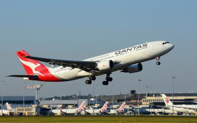 Photo of aircraft VH-EBP operated by Qantas