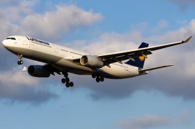 Photo of aircraft D-AIKS operated by Lufthansa