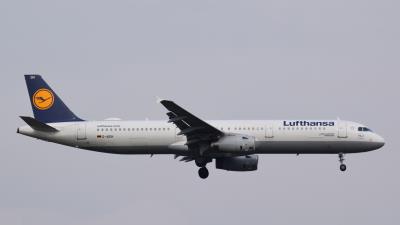 Image of aircraft registration D-AIDH - A A321-231 operated by Lufthansa