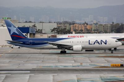 Photo of aircraft CC-CRV operated by LAN Airlines