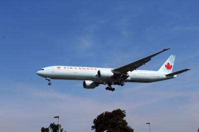 Photo of aircraft C-FJZS operated by Air Canada