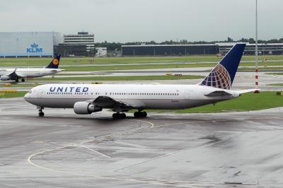 Image of aircraft registration N643UA - A 767-322(ER) operated by United Airlines