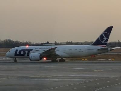 Photo of aircraft SP-LRF operated by LOT - Polish Airlines