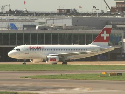 Photo of aircraft HB-IPR operated by Swiss