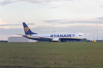 Photo of aircraft EI-IHA operated by Ryanair