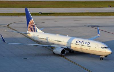Photo of aircraft N39450 operated by United Airlines