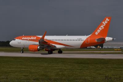Photo of aircraft G-EZRY operated by easyJet
