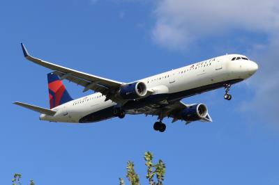 Photo of aircraft N304DN operated by Delta Air Lines