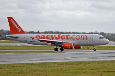 Photo of aircraft G-EZUT operated by easyJet
