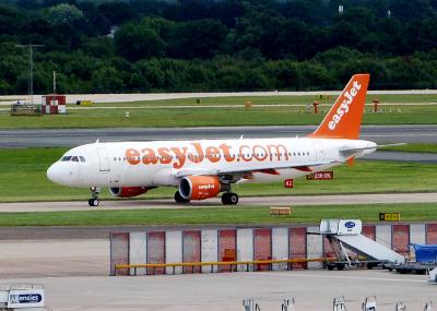 Photo of aircraft G-EZOF operated by easyJet