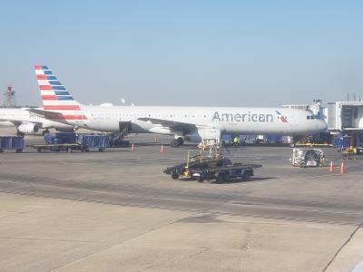 Photo of aircraft N977UY operated by American Airlines