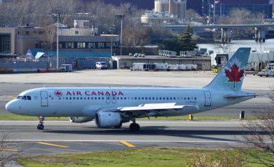 Photo of aircraft C-FPWE operated by Air Canada