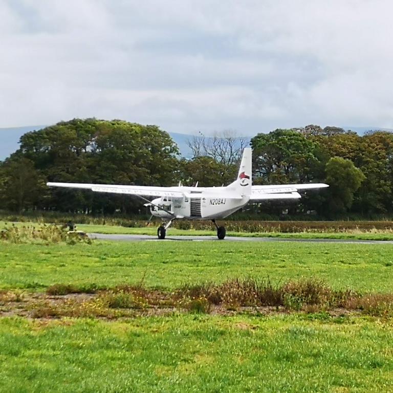 Photo of aircraft N208AJ operated by Cessna 2080711 Inc (Trustee)