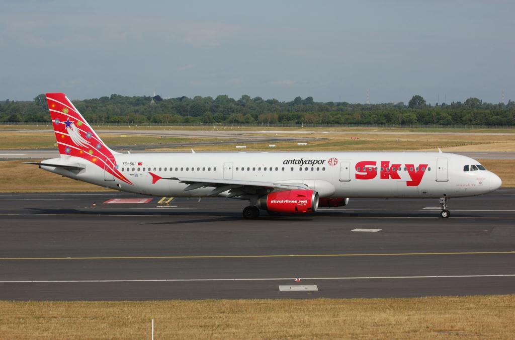 Photo of aircraft TC-SKI operated by Sky Airlines