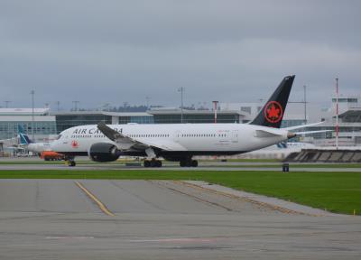 Photo of aircraft C-FRTW operated by Air Canada