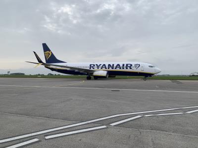 Photo of aircraft EI-DLV operated by Ryanair