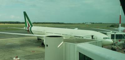Image of aircraft registration I-DISU - A 777-243(ER) operated by Alitalia