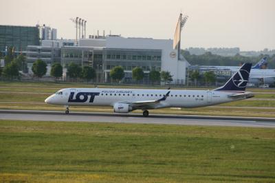 Photo of aircraft SP-LND operated by LOT - Polish Airlines