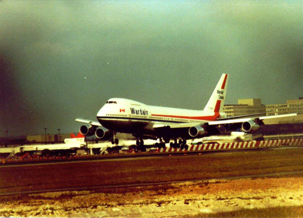 Photo of aircraft C-GXRA operated by Wardair Canada
