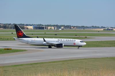 Photo of aircraft C-FSIL operated by Air Canada