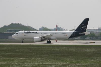 Image of aircraft registration D-AIZC - A A320-214 operated by Lufthansa