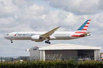 Photo of aircraft N833AA operated by American Airlines