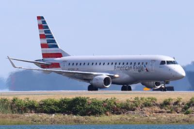 Photo of aircraft N132HQ operated by American Eagle
