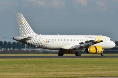 Photo of aircraft EC-LUN operated by Vueling