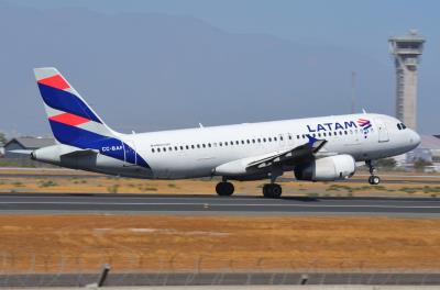 Photo of aircraft CC-BAF operated by LATAM Airlines Chile