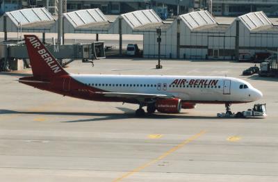 Photo of aircraft D-ALTK operated by Air Berlin
