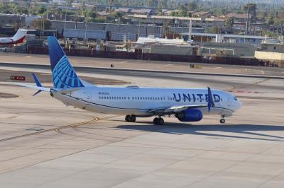 Photo of aircraft N27421 operated by United Airlines
