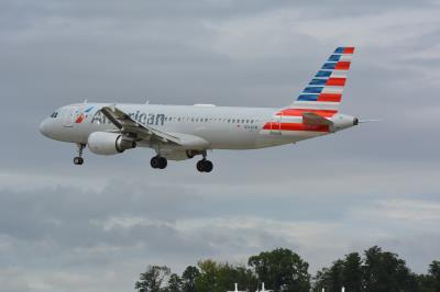 Image of aircraft registration N104UW - A A320-214 operated by American Airlines