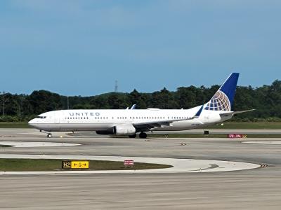 Photo of aircraft N77430 operated by United Airlines