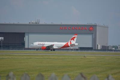 Photo of aircraft C-GITR operated by Air Canada Rouge